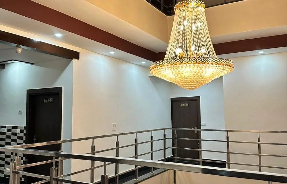 How to Choose the Right Hotel in Khatoo for a Stress-Free Family Trip